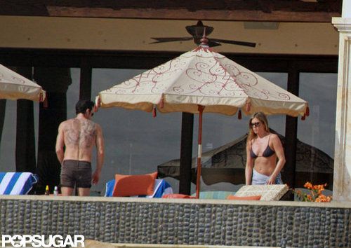 Jennifer Aniston Kisses Justin Poolside During a Bikini-Filled NYE Jennifer Aniston Kisses Justin Poolside During a Bikini-Filled NYE