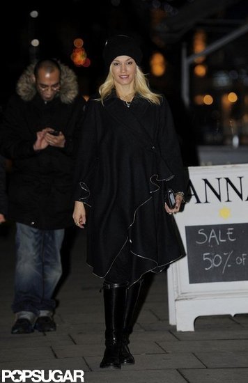 Gwen Stefani took an evening stroll in London.
Gwen Stefani took an evening stroll in London.