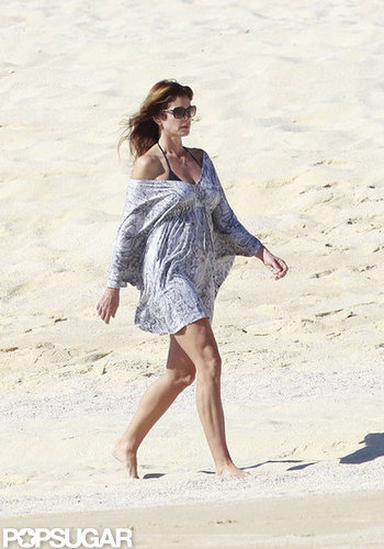 Cindy Crawford Covers Up For a Relaxing Beach Stroll Cindy Crawford Covers Up For a Relaxing Beach Stroll