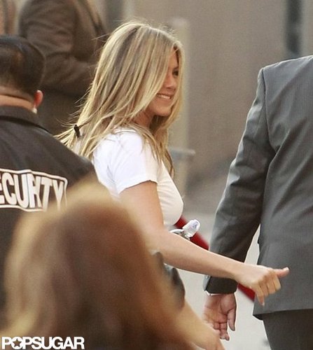 Jennifer Aniston Brings Justin Along — and Gives a Haircut! — on Kimmel Jennifer Aniston Brings Justin Along — and Gives a Haircut! — on Kimmel