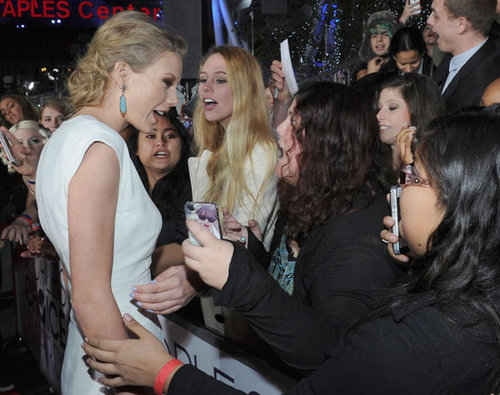 Taylor Swift Goes Simple But Sexy at the 2013 PCAs Taylor Swift Goes Simple But Sexy at the 2013 PCAs