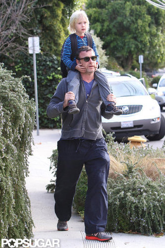 Liev Goes on Dad Duty While Naomi Prepares For the Red Carpet Liev Goes on Dad Duty While Naomi Prepares For the Red Carpet