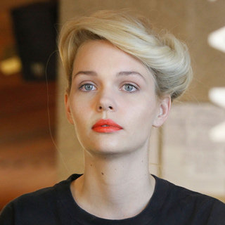Beauty: Flattering Lipstick, Eyeshadow & Blush Makeup Colour