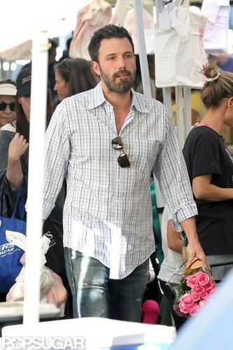 Ben Affleck Picks Up Flowers and Fruit at the Market With His Girls Ben Affleck Picks Up Flowers and Fruit at the Market With His Girls