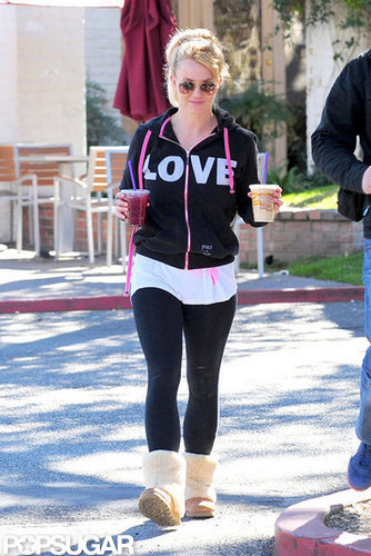 Britney Spears wore a "LOVE" sweatshirt.
Britney Spears wore a "LOVE" sweatshirt.