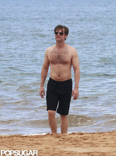 Parenthood's Peter Krause Goes Shirtless in a Beach Scene With Monica Potter Parenthood's Peter Krause Goes Shirtless in a Beach Scene With Monica Potter