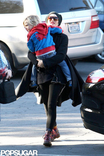 Gwen Stefani gave Zuma Rossdale a lift.
Gwen Stefani gave Zuma Rossdale a lift.