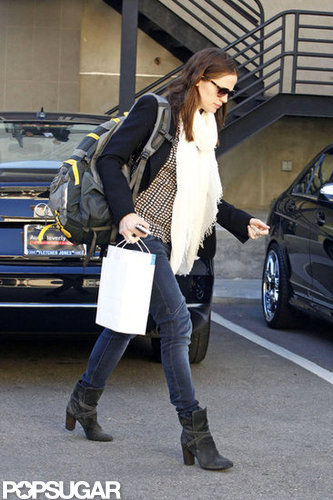 Jennifer Garner and Violet Have a Mother-Daughter Day in LA Jennifer Garner and Violet Have a Mother-Daughter Day in LA