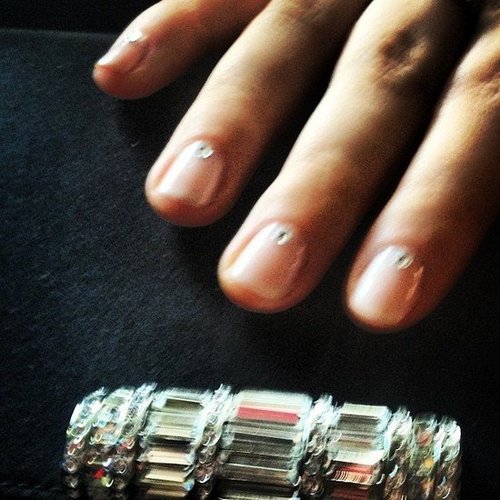 Sarah Hyland showed off her feminine manicure pre-SAG Awards: a blushy pink adorned with a teeny spot of sparkle.
Source: Instagram user therealsarahhyland
Sarah Hyland showed off her feminine manicure pre-SAG Awards: a blushy pink adorned with a teeny spot of sparkle.
Source: Instagram user therealsarahhyland