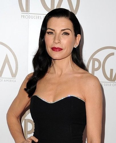 Julianna finished off her retro look with a sleek side part and bold red lips.
Julianna finished off her retro look with a sleek side part and bold red lips.