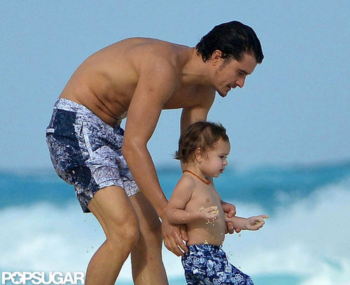 Shirtless Orlando Bloom Spends a Sweet Beach Day With Flynn Shirtless Orlando Bloom Spends a Sweet Beach Day With Flynn
