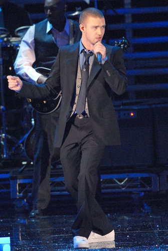 Justin worked the stage in a suit and tie at the Victoria's Secret Fashion Show in November 2006.
Justin worked the stage in a suit and tie at the Victoria's Secret Fashion Show in November 2006.