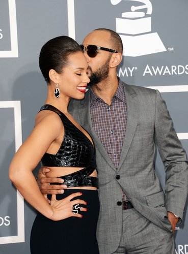 Swizz Beatz kissed wife Alicia Keys on the red carpet at the 2013 Grammy Awards.
Swizz Beatz kissed wife Alicia Keys on the red carpet at the 2013 Grammy Awards.