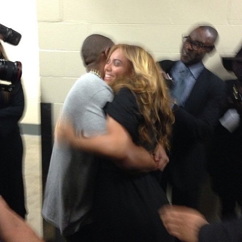 Makeup artist Joanna Simkin snapped a photo of Beyoncé Knowles and Jay-Z hugging after her Super Bowl halftime performance.
Source: Instagram user joannasimkin
Makeup artist Joanna Simkin snapped a photo of Beyoncé Knowles and Jay-Z hugging after her Super Bowl halftime performance.
Source: Instagram user joannasimkin