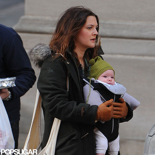 Drew Barrymore carried her daughter, Olive, in NYC.
Drew Barrymore carried her daughter, Olive, in NYC.