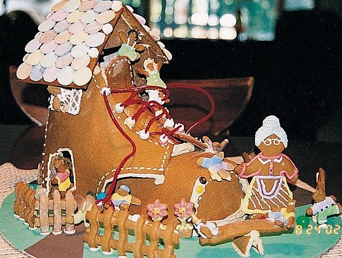 15 Awe-Inspiring Gingerbread Houses (PHOTOS)