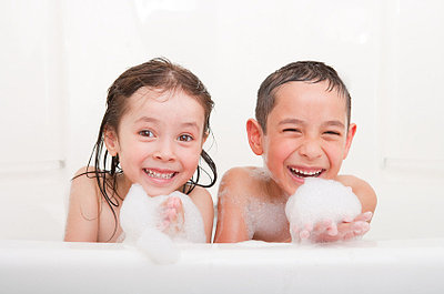 How to Decide When Siblings Should Stop Bathing Together