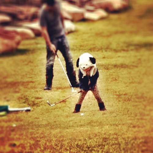 Naleigh Kelley showed off her golfing style while out on the green with her dad, Josh Kelley.
Source: Instagram user joshbkelley
Naleigh Kelley showed off her golfing style while out on the green with her dad, Josh Kelley.
Source: Instagram user joshbkelley