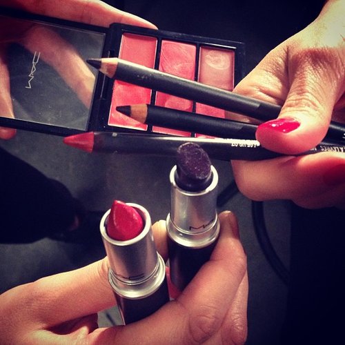 The products behind the makeup look at Kenneth Cole. We spy Ruby Woo by MAC Cosmetics.
The products behind the makeup look at Kenneth Cole. We spy Ruby Woo by MAC Cosmetics.