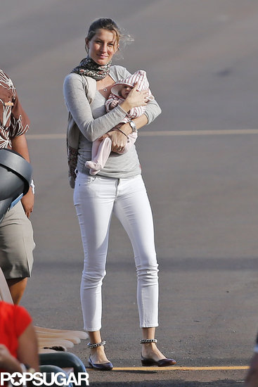 Gisele Bundchen showed off baby Vivian for the first time in Hawaii.
Gisele Bundchen showed off baby Vivian for the first time in Hawaii.