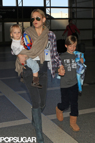 Kate Hudson Flies the Smiley Skies With Ryder and Bingham Kate Hudson Flies the Smiley Skies With Ryder and Bingham