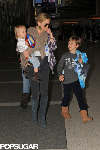 Kate Hudson Flies the Smiley Skies With Ryder and Bingham Kate Hudson Flies the Smiley Skies With Ryder and Bingham