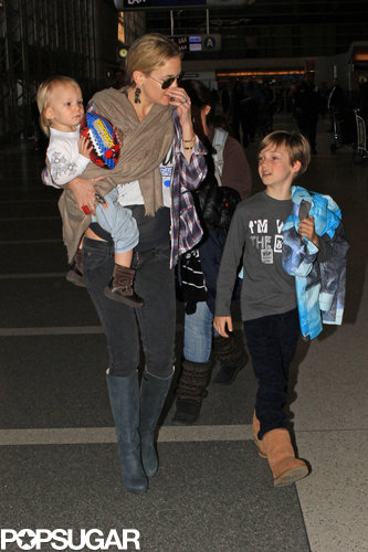 Kate Hudson Flies the Smiley Skies With Ryder and Bingham Kate Hudson Flies the Smiley Skies With Ryder and Bingham