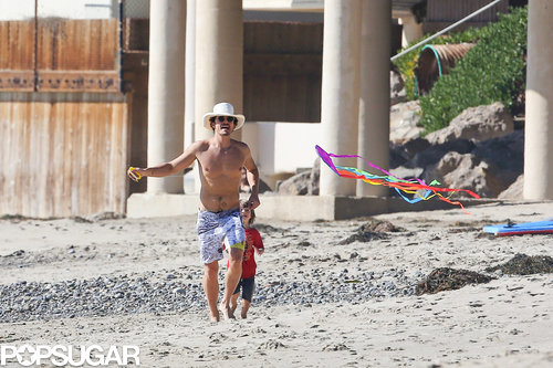 Bikini-Clad Miranda Kerr Hits the Beach With Flynn and Shirtless Orlando! Bikini-Clad Miranda Kerr Hits the Beach With Flynn and Shirtless Orlando!