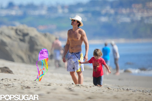 Bikini-Clad Miranda Kerr Hits the Beach With Flynn and Shirtless Orlando! Bikini-Clad Miranda Kerr Hits the Beach With Flynn and Shirtless Orlando!