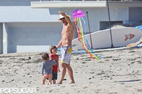 Bikini-Clad Miranda Kerr Hits the Beach With Flynn and Shirtless Orlando! Bikini-Clad Miranda Kerr Hits the Beach With Flynn and Shirtless Orlando!