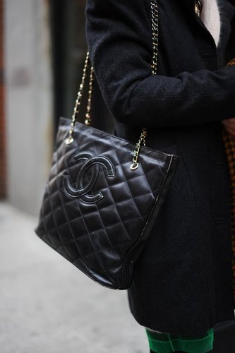 A black chain-strap Chanel bag will never go out of style.
A black chain-strap Chanel bag will never go out of style.