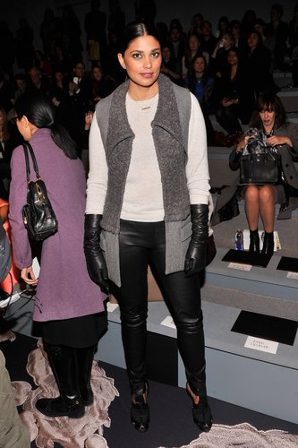 At Vera Wang, designer Rachel Roy layered up in a a cozy sweater, two-tone vest, leather pants, and leather gloves.
At Vera Wang, designer Rachel Roy layered up in a a cozy sweater, two-tone vest, leather pants, and leather gloves.