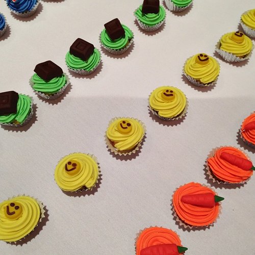 These super-realistic-looking cupcakes were made using Play-Doh's newest product — Play-Doh Plus.
These super-realistic-looking cupcakes were made using Play-Doh's newest product — Play-Doh Plus.