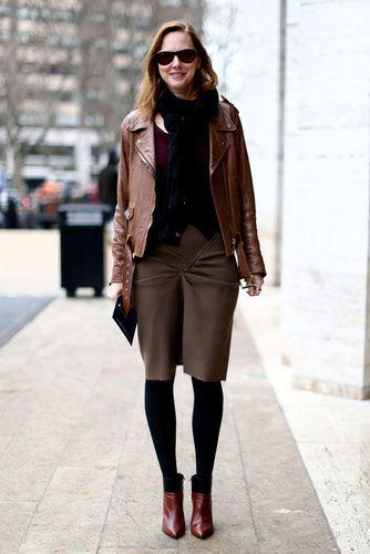 Brown and black made perfect color complements in this understated style.
Brown and black made perfect color complements in this understated style.