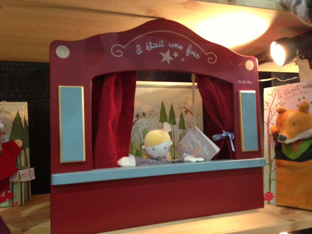 An old-fashioned finger-puppet theater from Moulin Roty!
An old-fashioned finger-puppet theater from Moulin Roty!