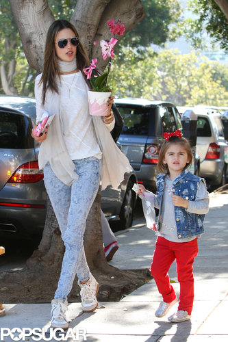 Alessandra Ambrosio carried Valentine's Day flowers while out for a stroll with her daughter, Anja, in LA.
Alessandra Ambrosio carried Valentine's Day flowers while out for a stroll with her daughter, Anja, in LA.