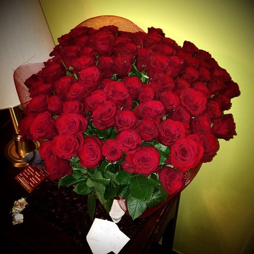 Bar Refeali was the recipient of 100 red roses for the holiday of love.
Source: Instagram user barrefaeli
Bar Refeali was the recipient of 100 red roses for the holiday of love.
Source: Instagram user barrefaeli