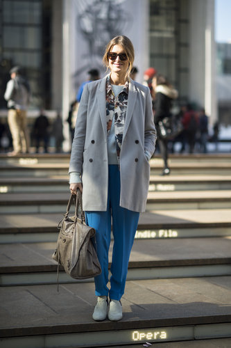 A simple, double-breasted coat was a perfect complement to her bright trousers.
Source: Le 21ème | Adam Katz Sinding
A simple, double-breasted coat was a perfect complement to her bright trousers.
Source: Le 21ème | Adam Katz Sinding