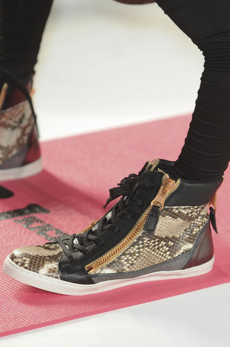Betsey Johnson Fall 2013
Betsey Johnson Fall 2013