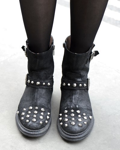 Studded biker boots added a subversive edge to this LFW look.
Studded biker boots added a subversive edge to this LFW look.