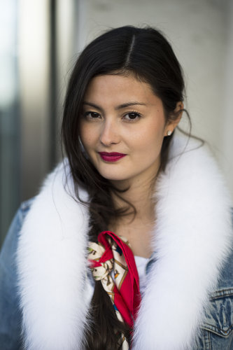 Peony Lim tied a head scarf in her braid for a glamorous accent.
Source: Le 21ème | Adam Katz Sinding
Peony Lim tied a head scarf in her braid for a glamorous accent.
Source: Le 21ème | Adam Katz Sinding