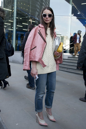 This showgoer kept her leather jacket and heels color-coordinated in a soft shade of petal-pink.
This showgoer kept her leather jacket and heels color-coordinated in a soft shade of petal-pink.