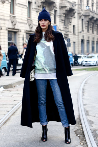 We love the glam Milan take on this jeans-and-sweatshirt ensemble with an elegantly draped coat and a whimsical veil fastened to her beanie.
We love the glam Milan take on this jeans-and-sweatshirt ensemble with an elegantly draped coat and a whimsical veil fastened to her beanie.