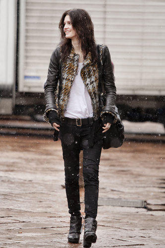 Tweed and leather added up to a cool-girl take on grunge.
Tweed and leather added up to a cool-girl take on grunge.