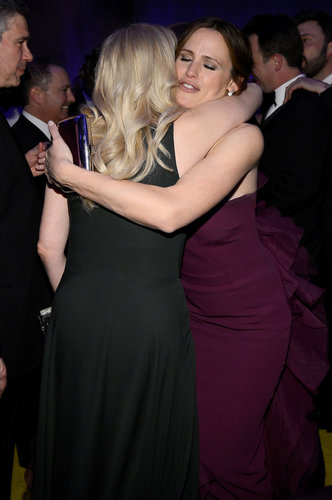Jennifer Garner hugged a friend at the Governors Ball.
Jennifer Garner hugged a friend at the Governors Ball.