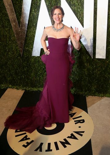 Jennifer Garner gave a wave on the red carpet at Vanity Fair's Oscar party.
Jennifer Garner gave a wave on the red carpet at Vanity Fair's Oscar party.