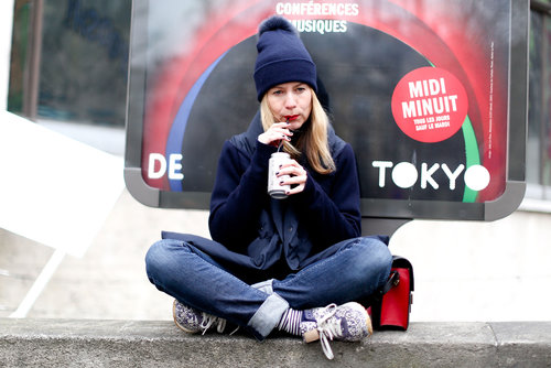 Natalie Joos worked a casual combination in a navy beanie and printed kicks.
Natalie Joos worked a casual combination in a navy beanie and printed kicks.