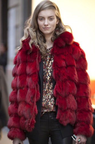 The brilliant coat and metallic top were an expert pairing in this ensemble.
The brilliant coat and metallic top were an expert pairing in this ensemble.