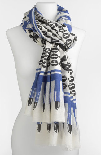 Kim Zolciak’s Red Lipstick Scarf