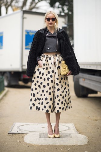 An exercise in proportional play and contrasting style personalities with an edgy jacket and perfectly sweet skirt.
Source: Le 21ème | Adam Katz Sinding
An exercise in proportional play and contrasting style personalities with an edgy jacket and perfectly sweet skirt.
Source: Le 21ème | Adam Katz Sinding